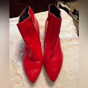 Vero Cuoio Red Pointed-Toe Ankle Boots